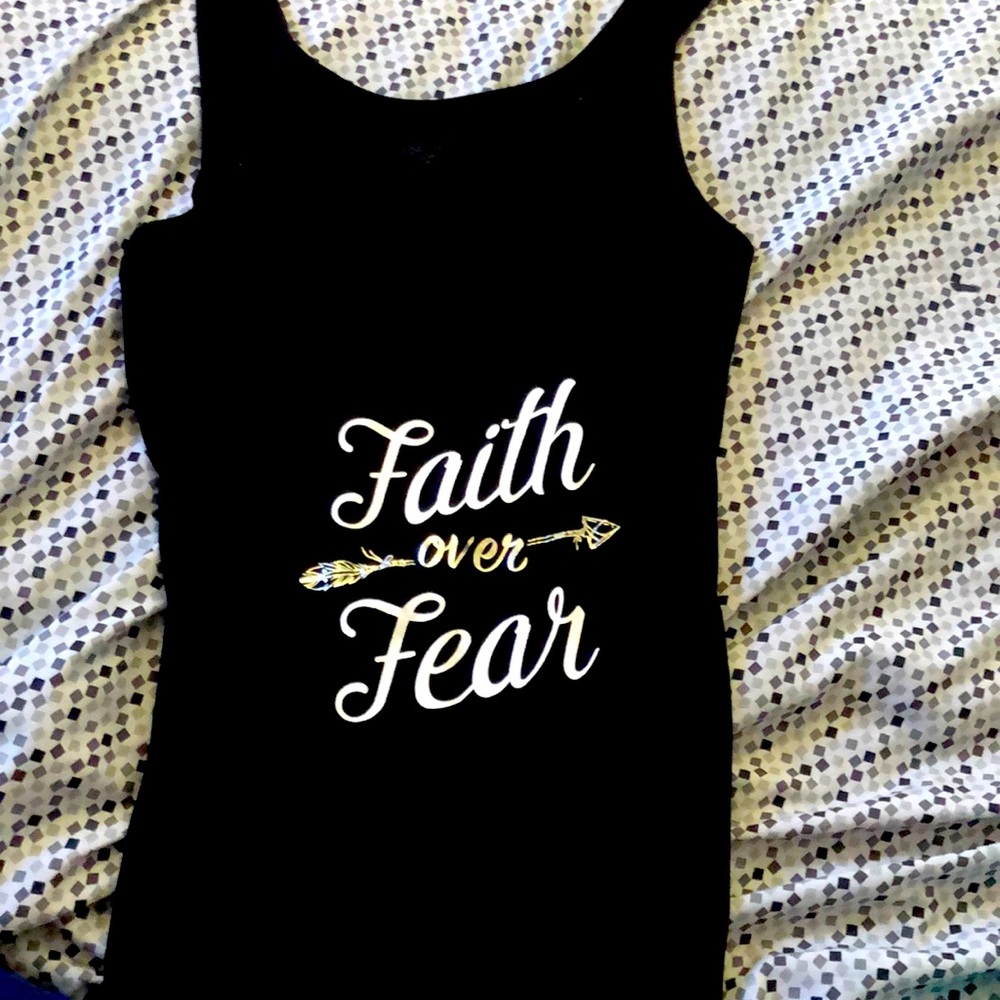 Cute top perfect for the upcoming nice weather and nice stretchy comfortable